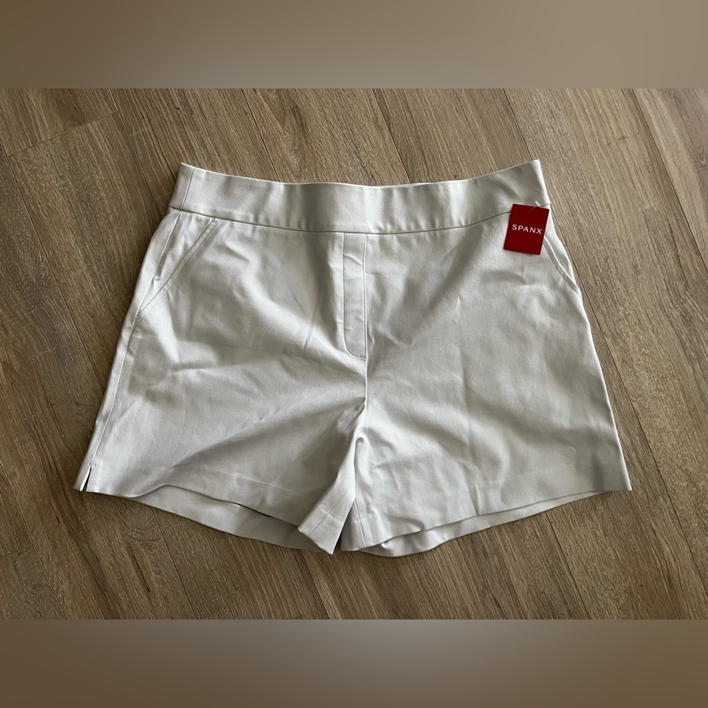 NWT Spanx Women’s On-The-Go 6” Shorts White - Size 1X - Picture 2 of 9
